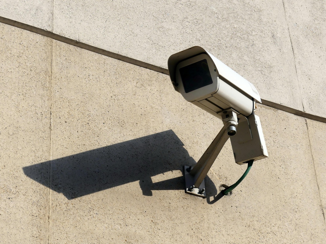 Community of property owners and surveillance cameras