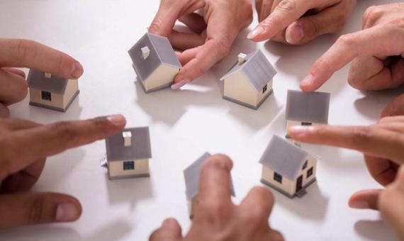 Compraventa fiduciaria de vivienda: qué pasa si compras a nombre de otro y hay un embargo