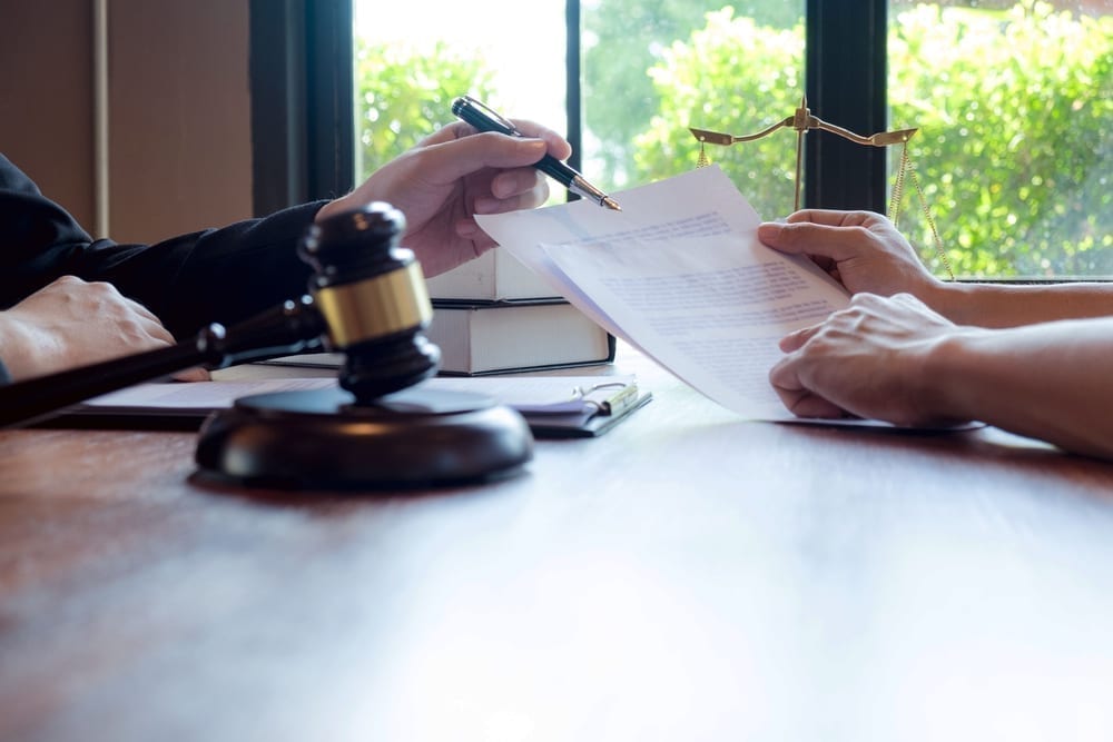 los abogados asesoran y recomiendan propuestas legales reparto de bienes de una herencia 
