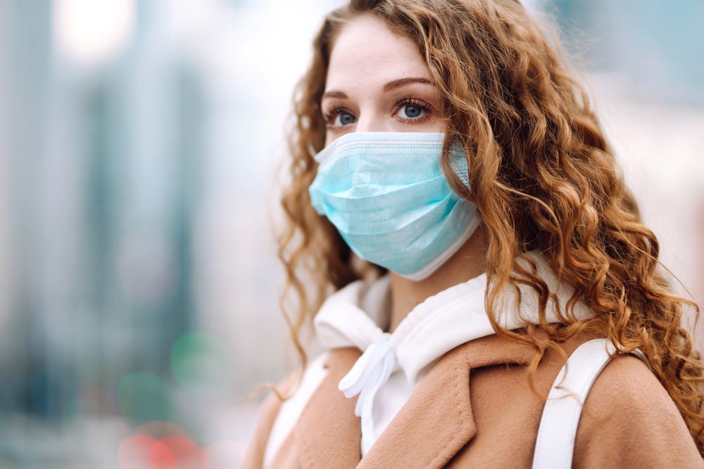 het verplichte gebruik van maskers in deze gevallen wordt gehandhaafd.